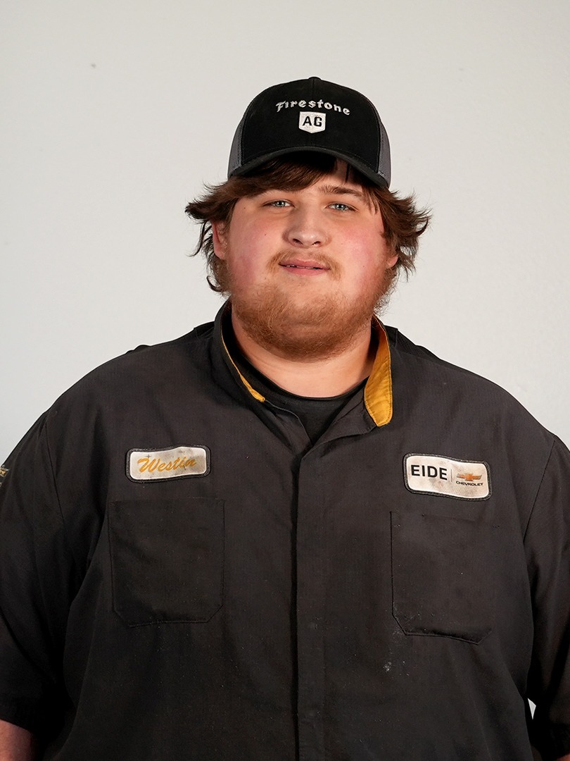 Quick Lube Technician Westin Harrington in Service at Eide Chevrolet